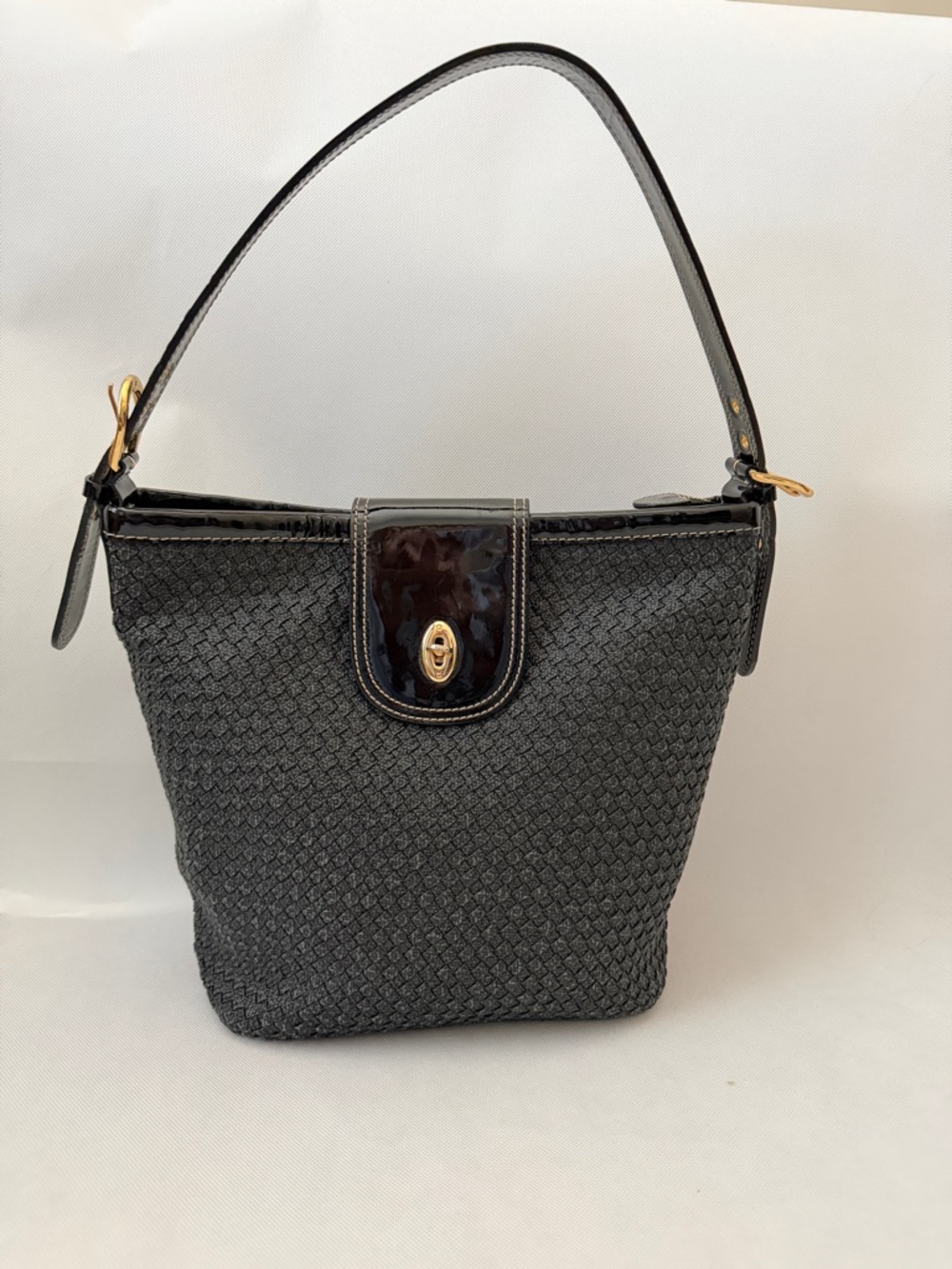 Eric Javits Black Woven Patent Trim Shoulder Bag Gold Hardware